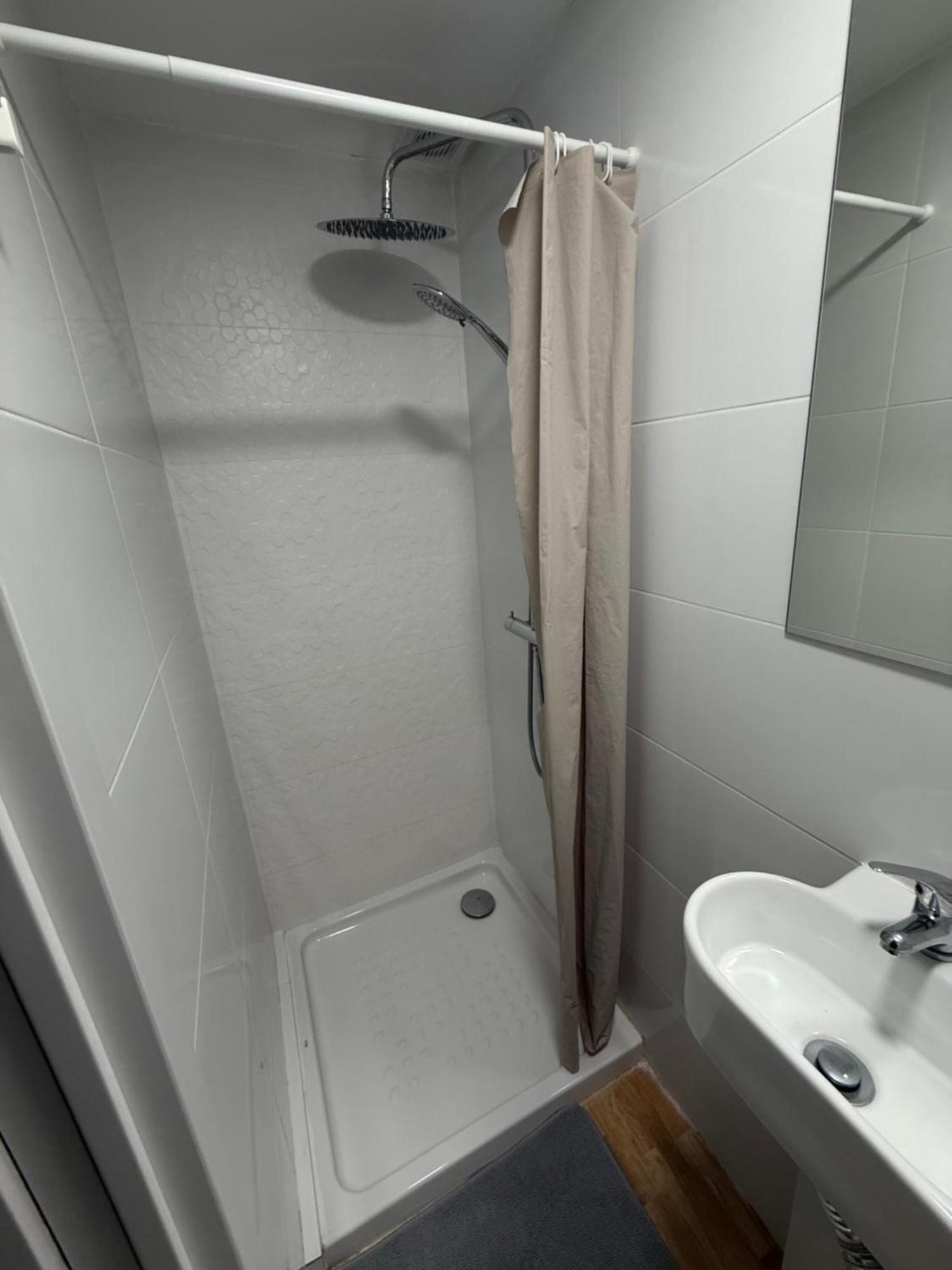 Habitaciones Con Bano Y Cocina Privada Valensiya Dış mekan fotoğraf